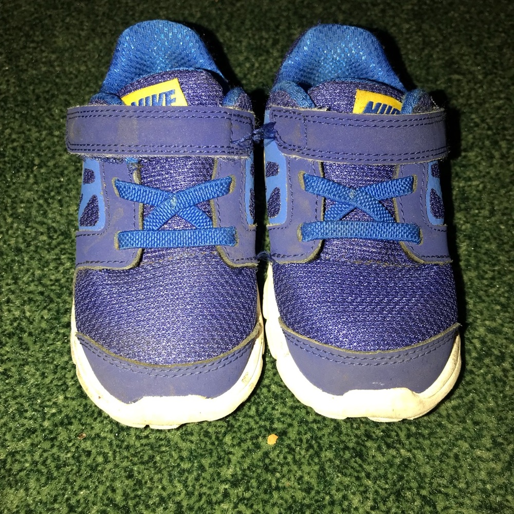 Boys Nike sneakers size 8
